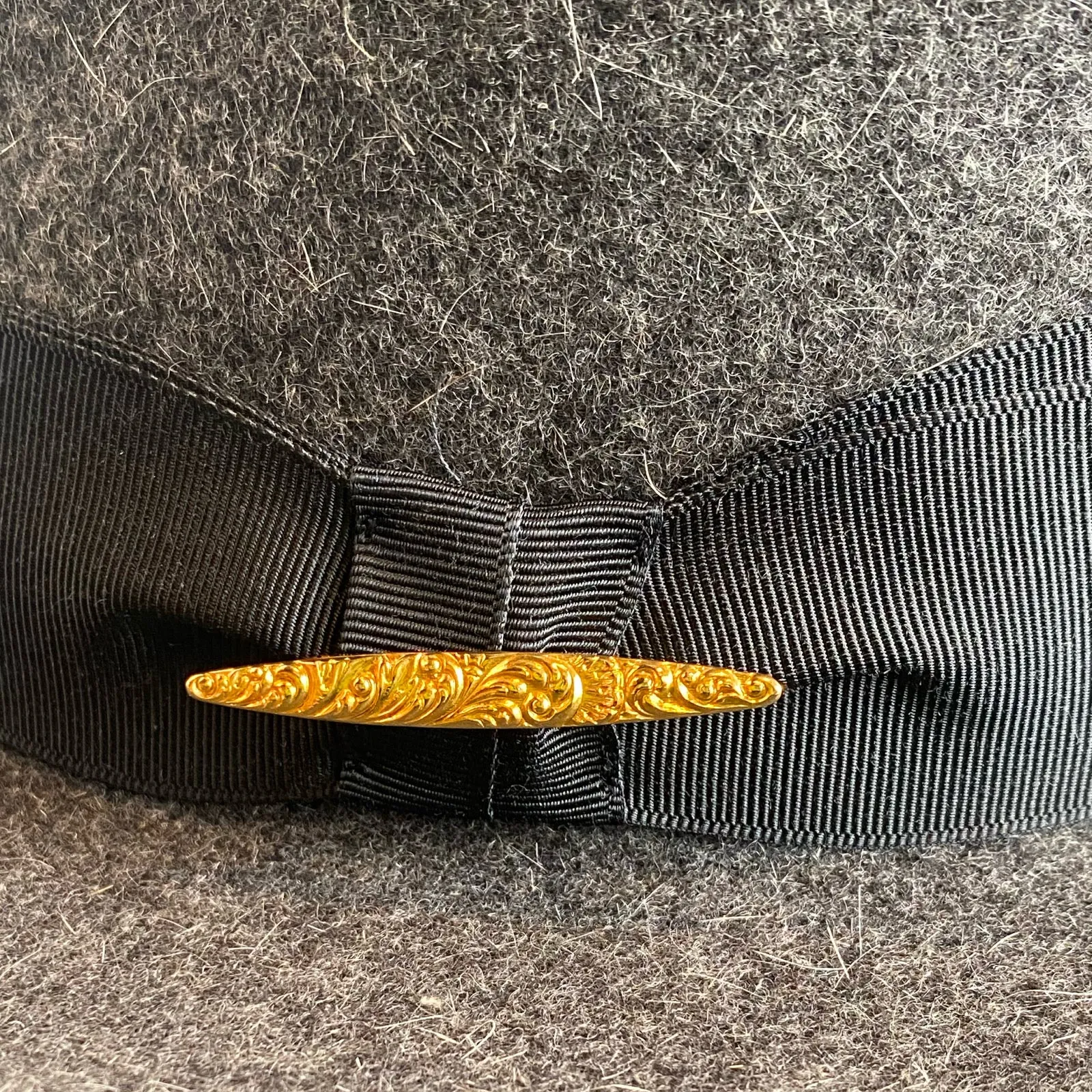 Floral Oval Pin